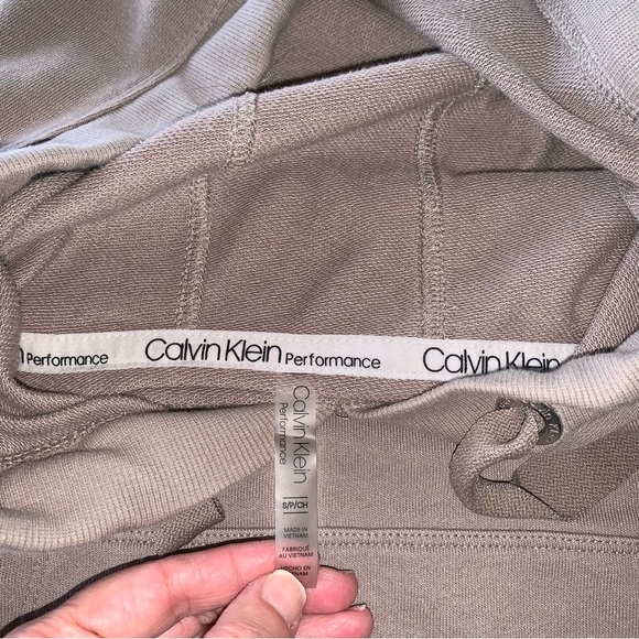 Calvin Klein Logo Cropped Hoodie - Picture 9 of 14